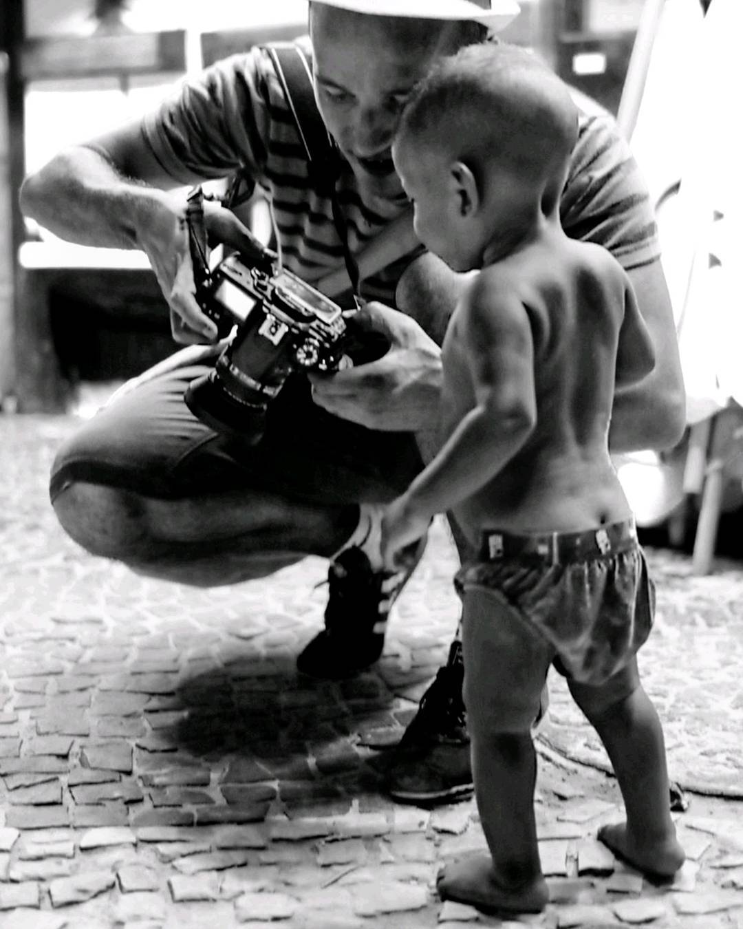 My friend Deivison showing a random kid his pictur... more monochrome photography at http://bnw.alahay.org
