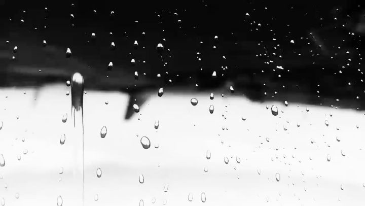  droplets  rain  chuva  pluie  surreal  blackandwh... more monochrome photography at http://bnw.alahay.org