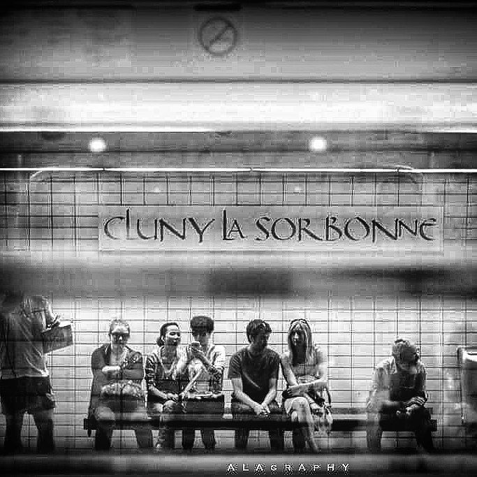 Life in  paris.   monochrome  noiretblanc  rue  vi... more monochrome photography at http://bnw.alahay.org