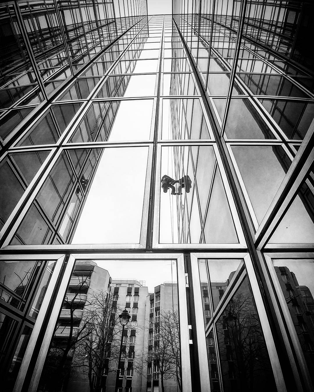 Back to the  city  paris  industrialdesign  archit... more monochrome photography at http://bnw.alahay.org