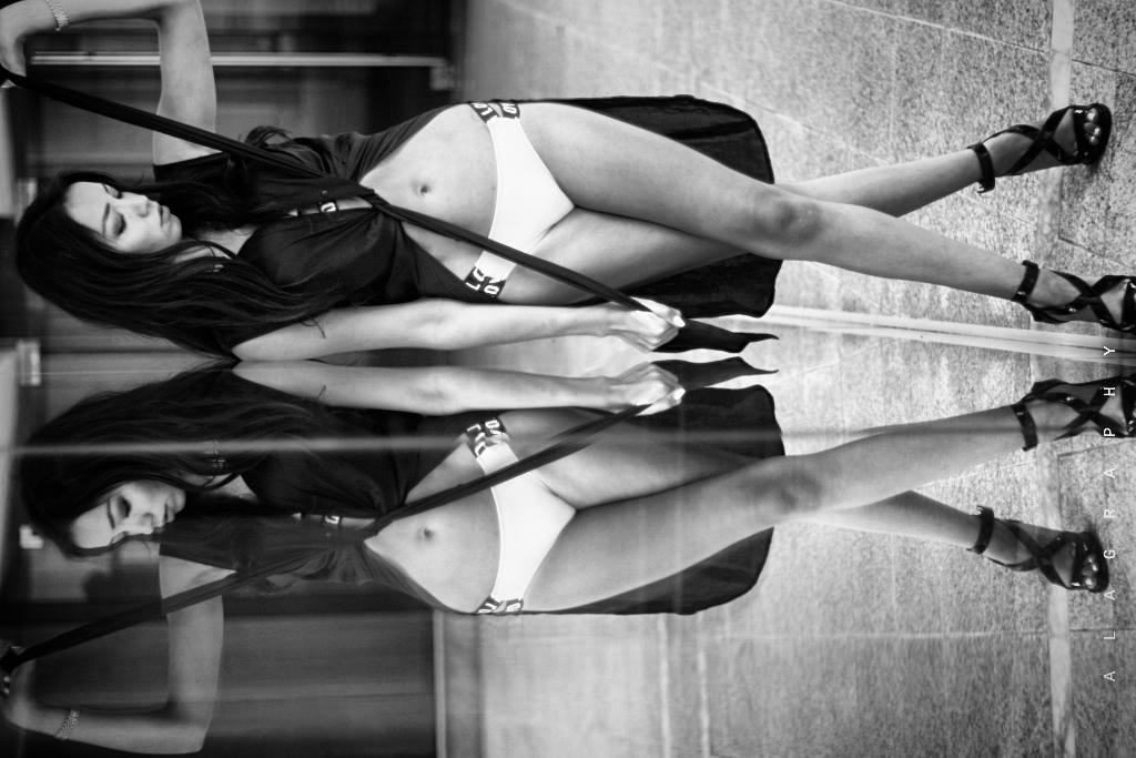  fashion  fashiontv  fasionweek pfw  fashionblogge... more monochrome photography at http://bnw.alahay.org
