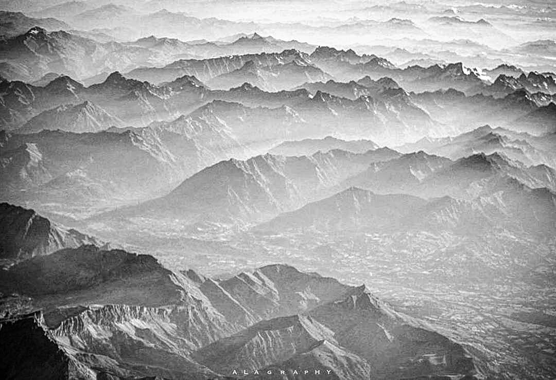 Aujourd'hui j'ai envie de respirer .   mountains  ... more monochrome photography at http://bnw.alahay.org