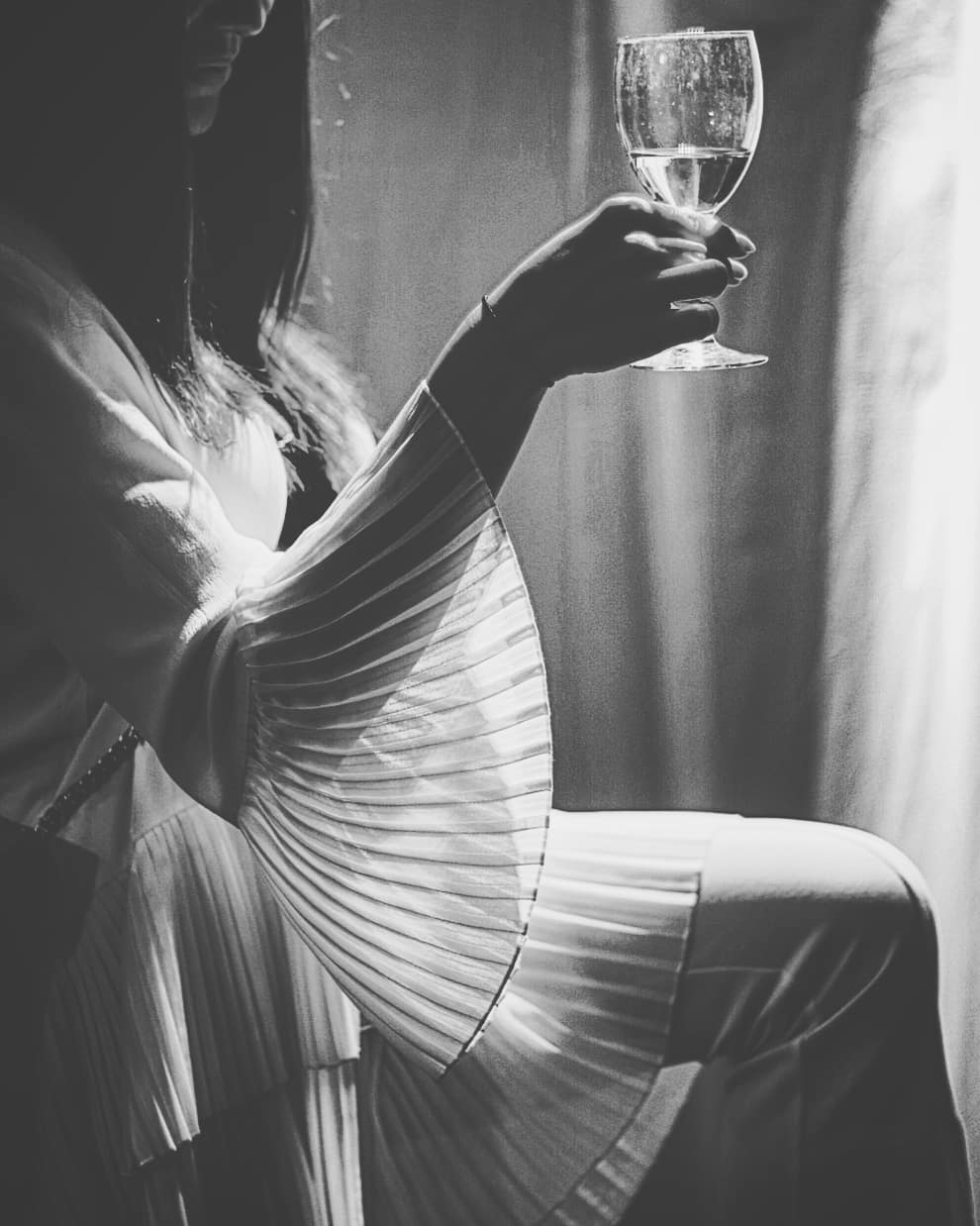 Cheers to great new beginnings 🍷🥂 .  fashion  fash... more monochrome photography at http://bnw.alahay.org